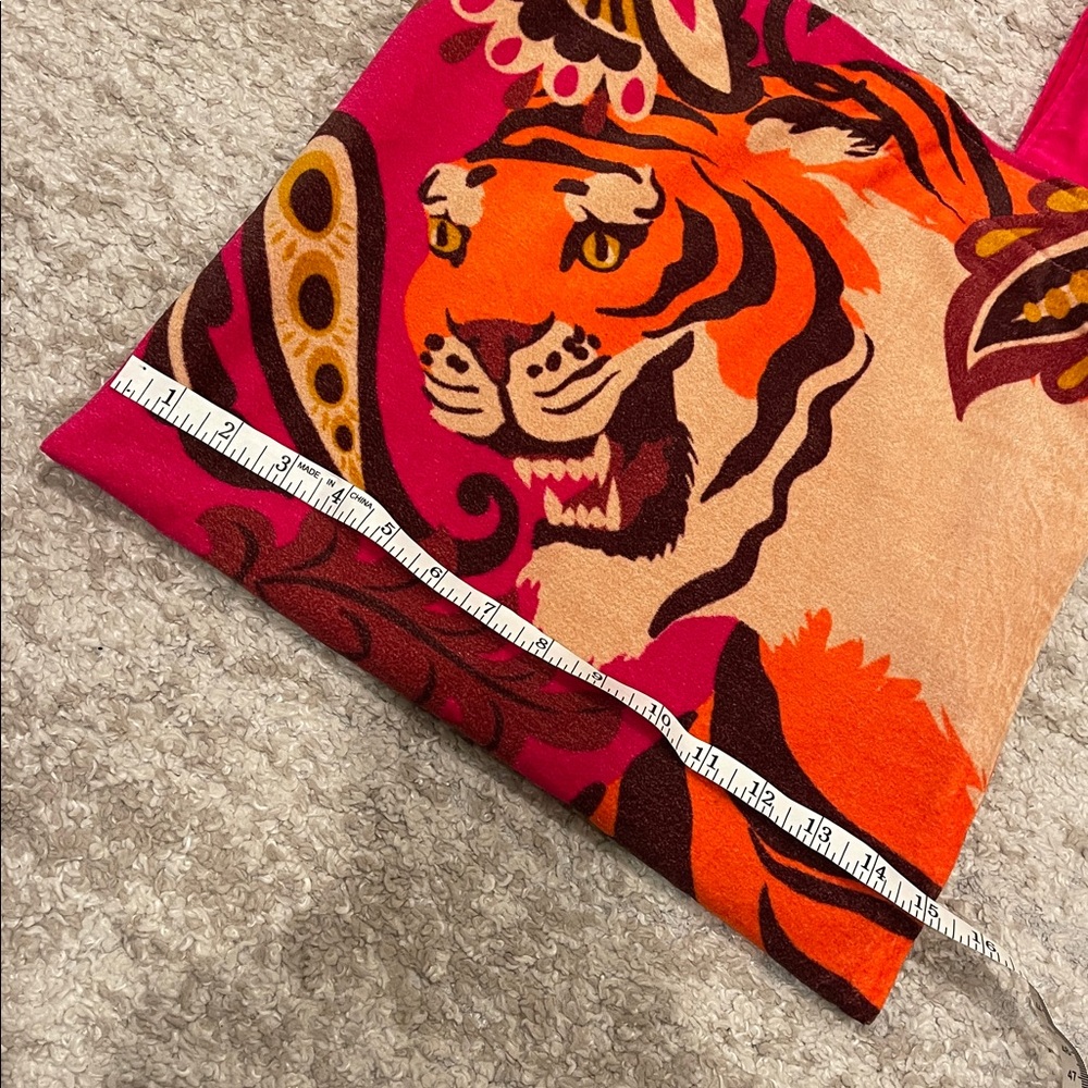 Powder
Velvet Tote Bag - Roaring Tiger - Picture 5 of 12